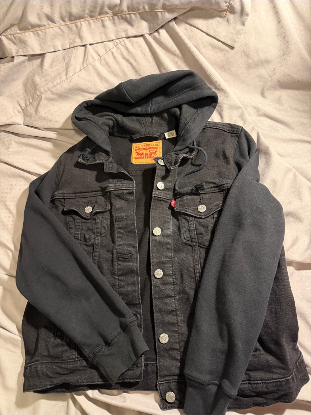 Levi's women Black Hooded Denim Jacket with Sweatshirt Sleeves